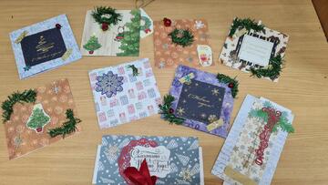 В предверии Нового года воспитатели , совместно с воспитанниками училища подготовили открытки для родных, близких и друзей.