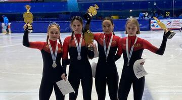 Кузина Кристина и Береговая София стали победителями первенства России по конькобежному спорту (дисциплина шорт-трек)