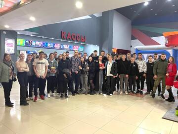 Совместный поход в кино.